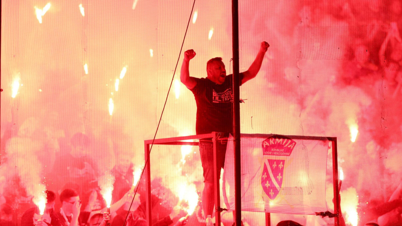 Navijači i bakljada na stadionu u Sarajevu