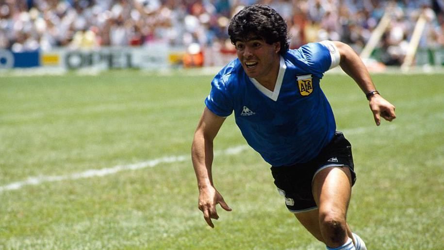 Dijego Maradona proslavlja gol protiv engleske