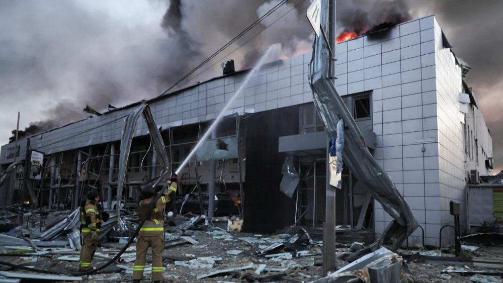 Vatrogasci gase požar u zgradi