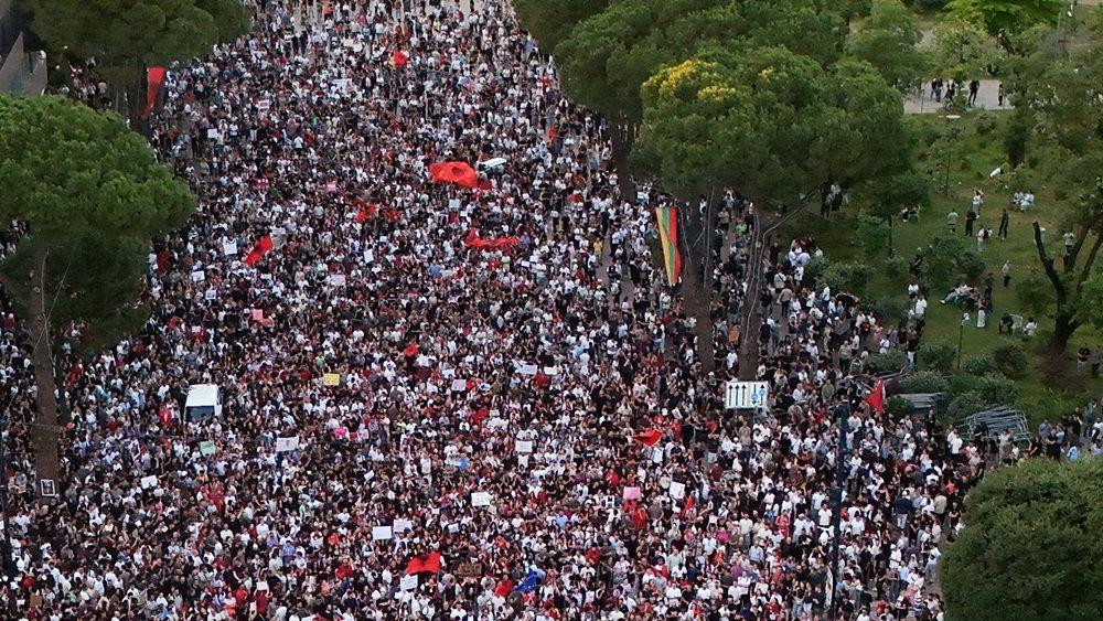protest u tirani