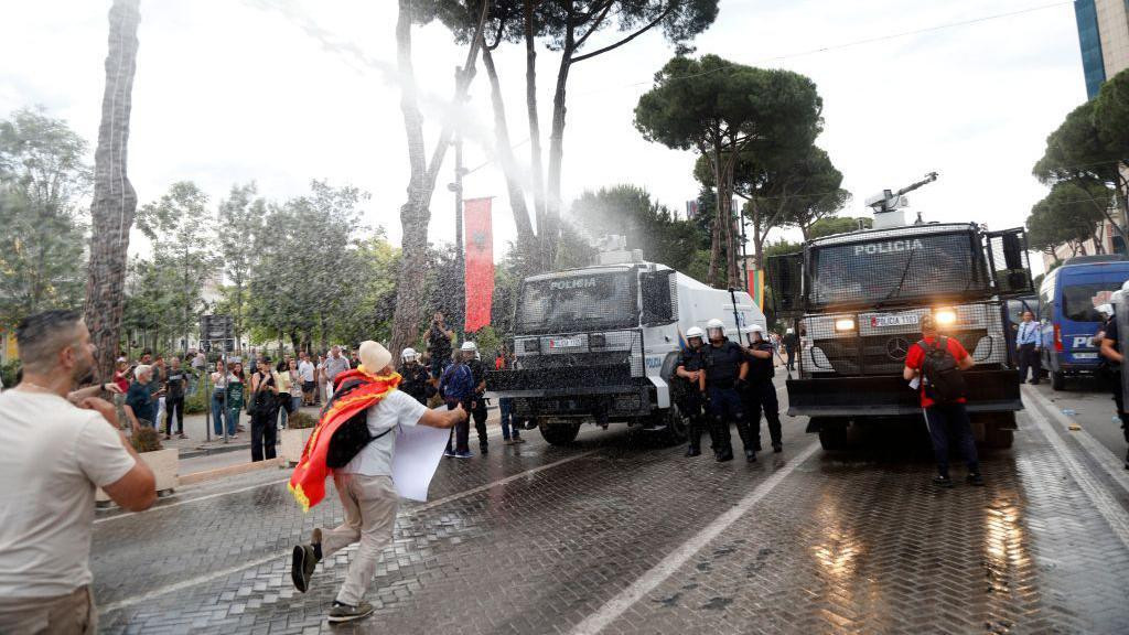 sukob demonstranata i policije u Albaniji