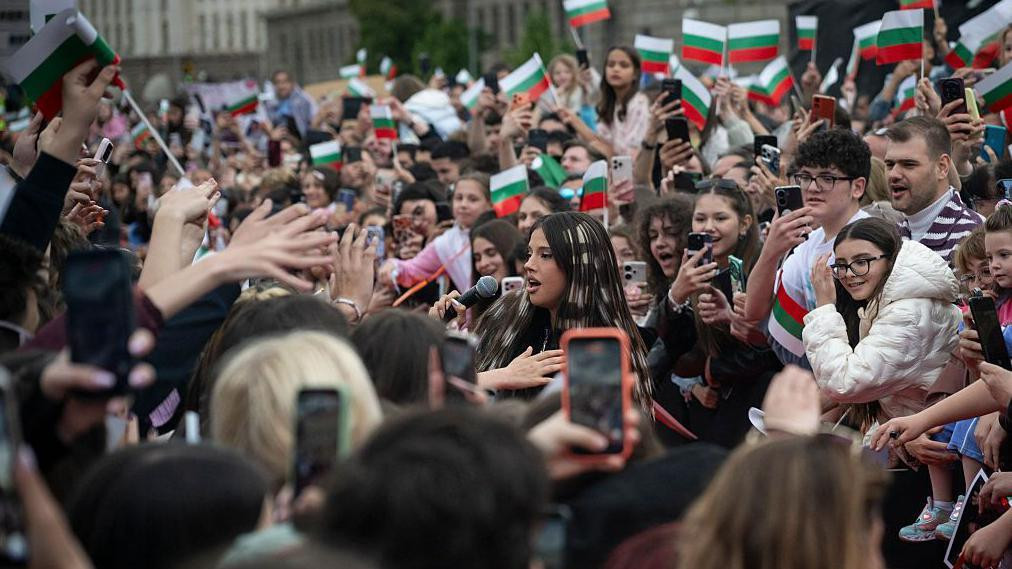 gužva oko Dare, dara pobednica evrovizije, Po povratku iz Austrije, prva bugarska pobednica Pesme Evrovizije dočekana je u Sofiji kao heroina