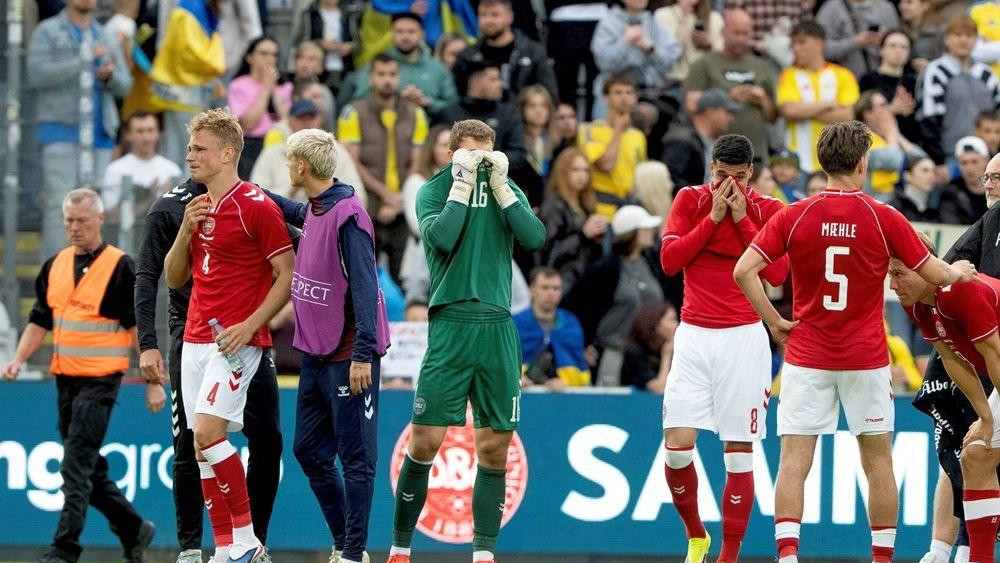 kristijan eriksen se srušio na teren