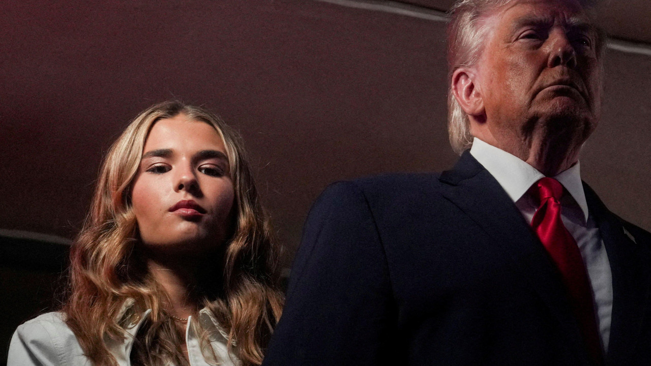 Predsednik SAD Donald Tramp i njegova unuka Kaj Tramp 