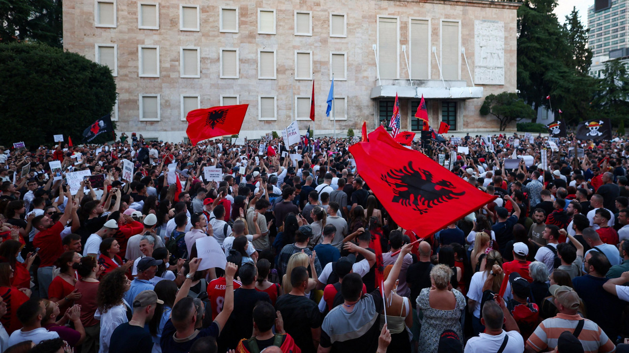 Protest ispred zgrade Vlade u Tirani