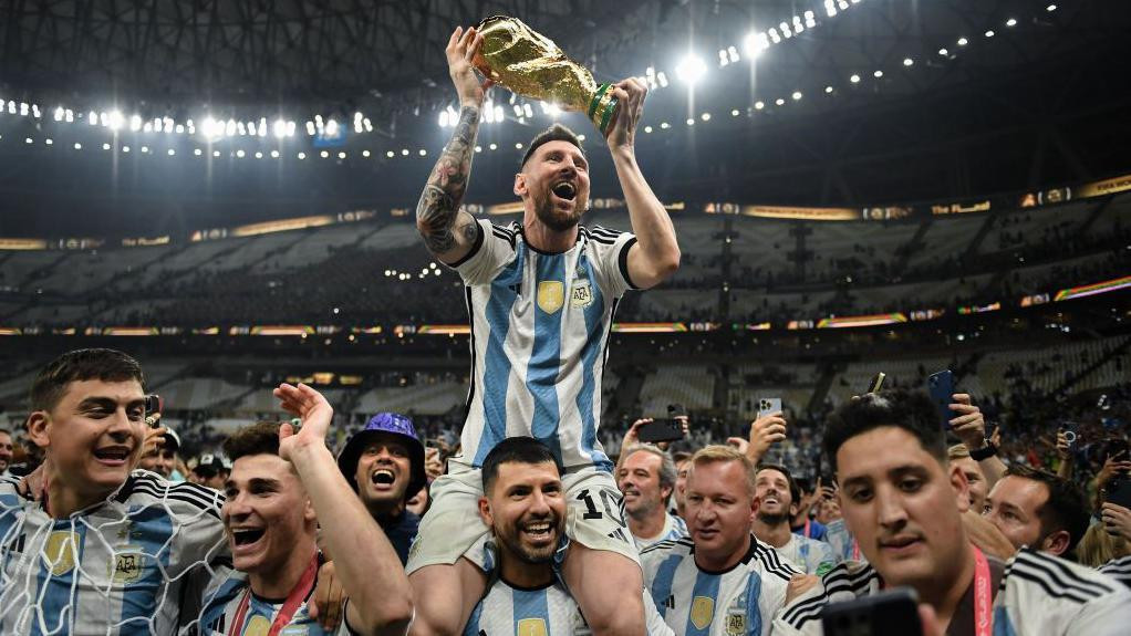 Argentinska zvezda Lionel Mesi sa Zlatnom boginjom
