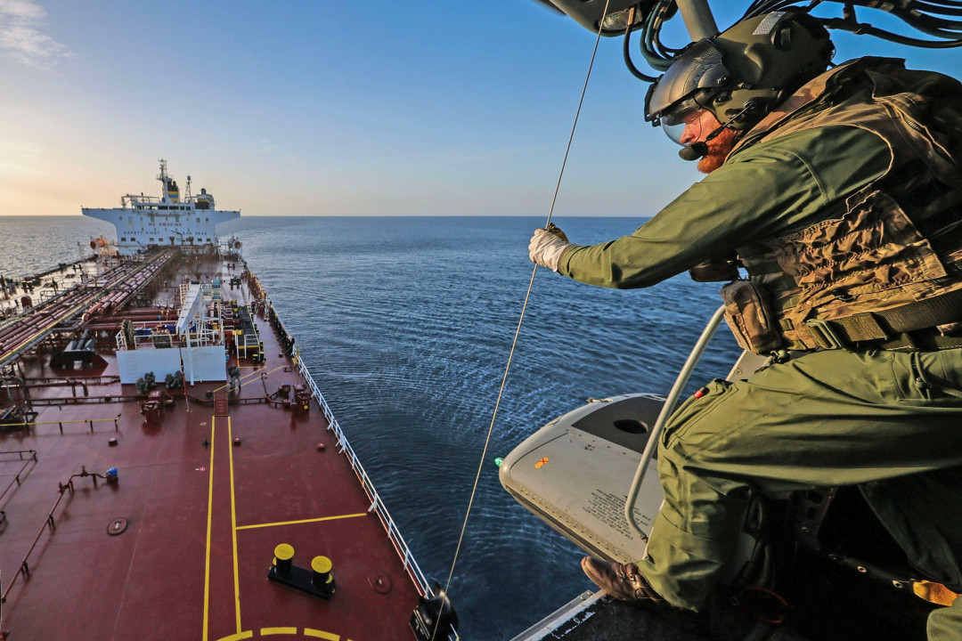 Kraljevski marinski komandosi upadaju na ruski tanker iz senke