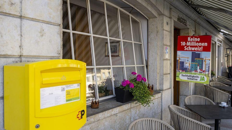 Poster kojim se pozivaju glasači da izađu na refendum za ograničavanje broja stanovnika u Švajcarskoj