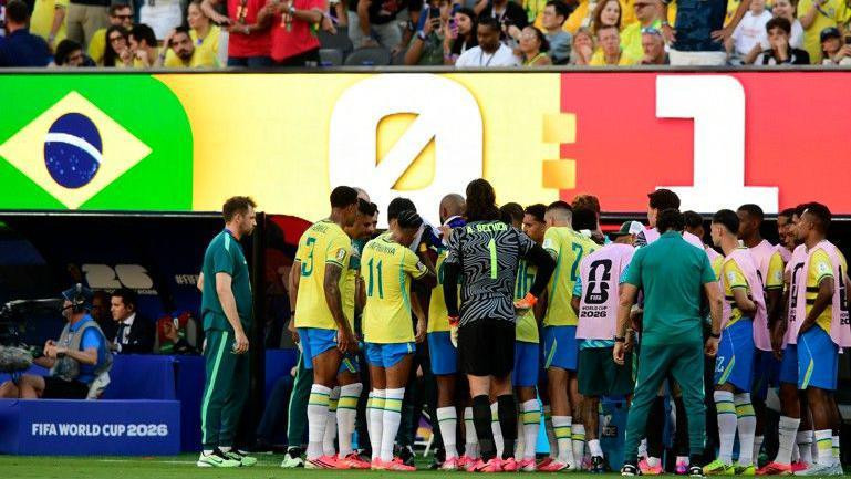 Brazil je izjednačio protiv Maroka ubrzo pošto je selektor Karlo Anćeloti okupio igrače tokom pauze za hidrataciju kako bi razgovarali o taktici