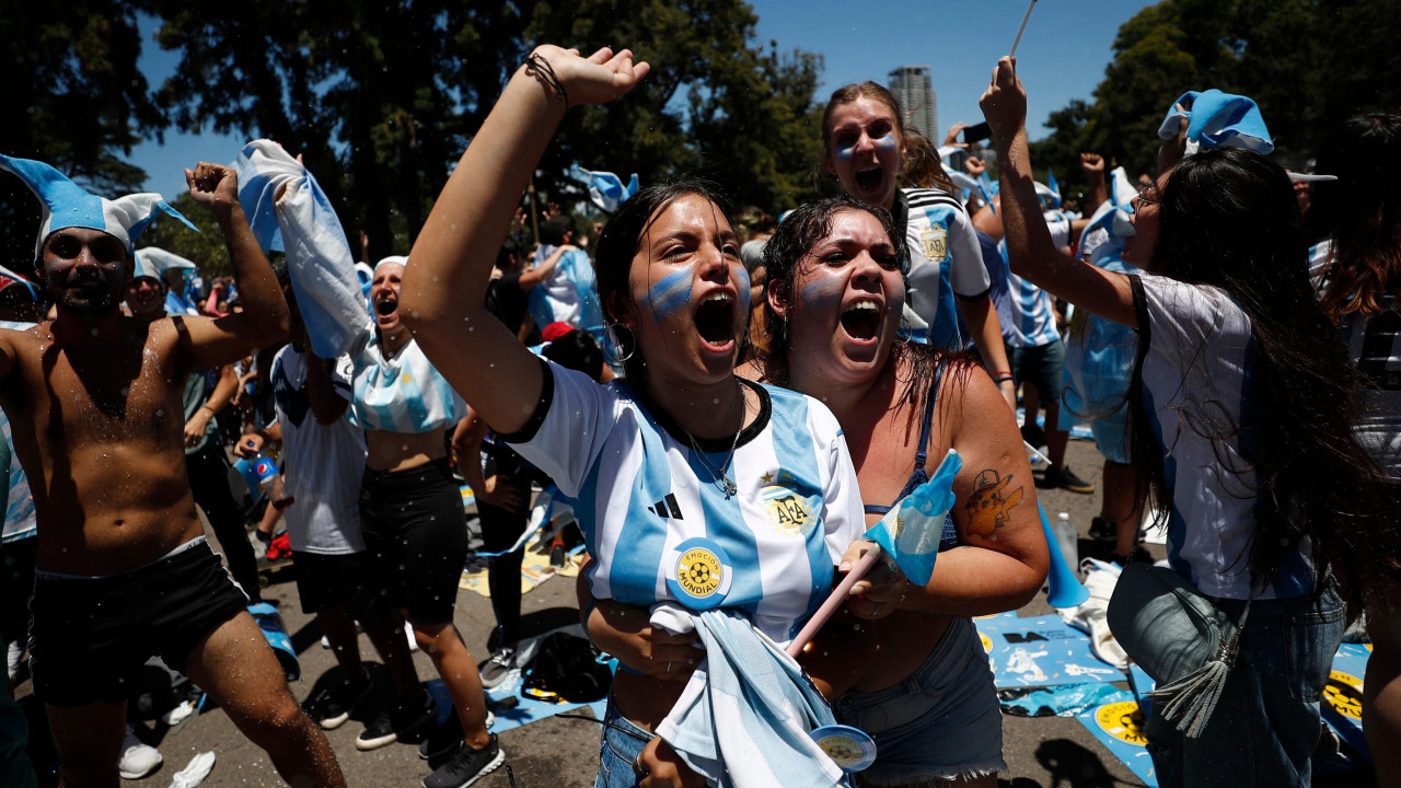 argentina, argentinski fudbalski navijači, argentinske navijačice