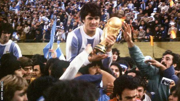 Fudbaleri Argentine proslavljaju titulu 1978. u Buenos Ajresu