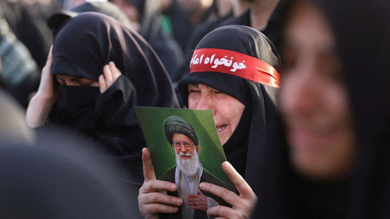 iranka plače za alijem hamneijem