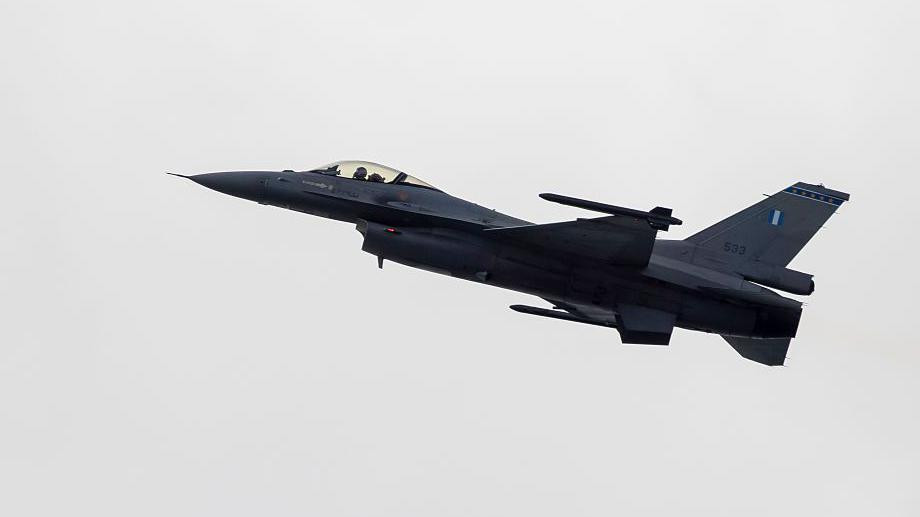  Lovac F-16 Ratnog vazduhoplovstva Grčke na fotografiji iz 2025.