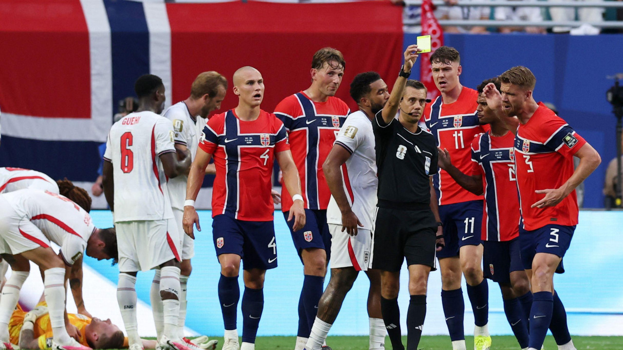 norveška - engleska, norveški fudbaleri se bune kod sudije