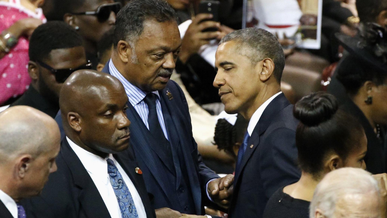 Barak Obama i Džesi Džekson, borac za građanska prava i baptistički sveštenik i političar, u Južnoj Karolini 2015.