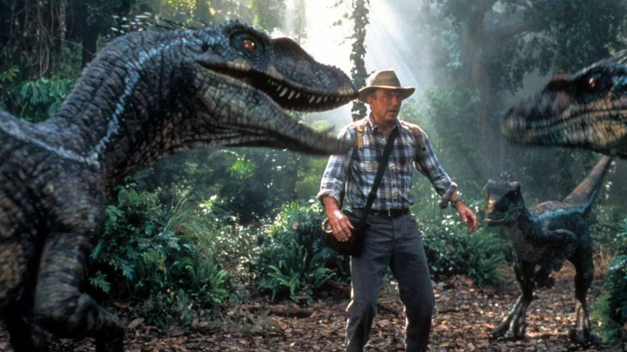 Sem Nil okružen dinosaurusima u prirodi 