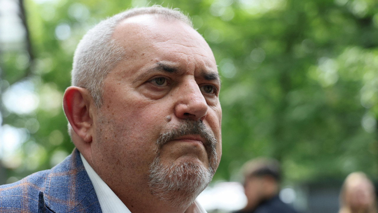 Boris Nadeždin u sakou ispod kojeg viri bela košulja