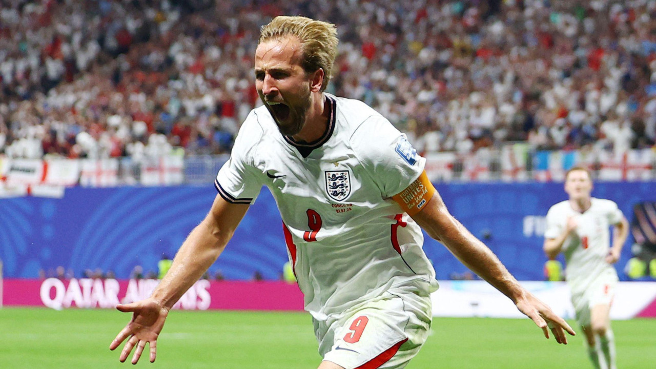 Engleski fudbaler Hari Kejn slavi pobedonosni gol u 86. minutu u pobedi od 2:1 nad DR Kongom 1. jula u osmini finala Svetskog prvenstva u Atlanti 