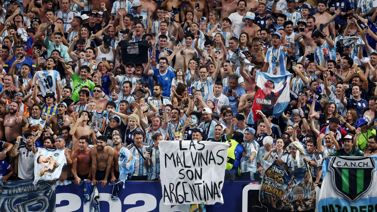 argentina - engleska, navijači argentine, malvini su argentinski, folklandski rat