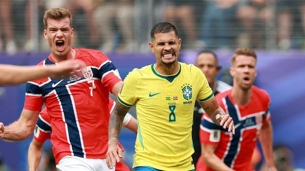 Norveška je obezbedila istorijski plasman u četvrtfinale pobedom nad Brazilom 2:1.