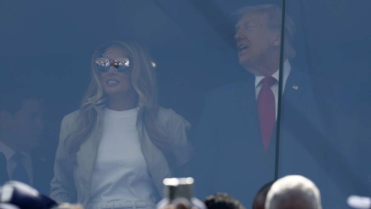 Melanija i Donald Tramp u loži stadiona 