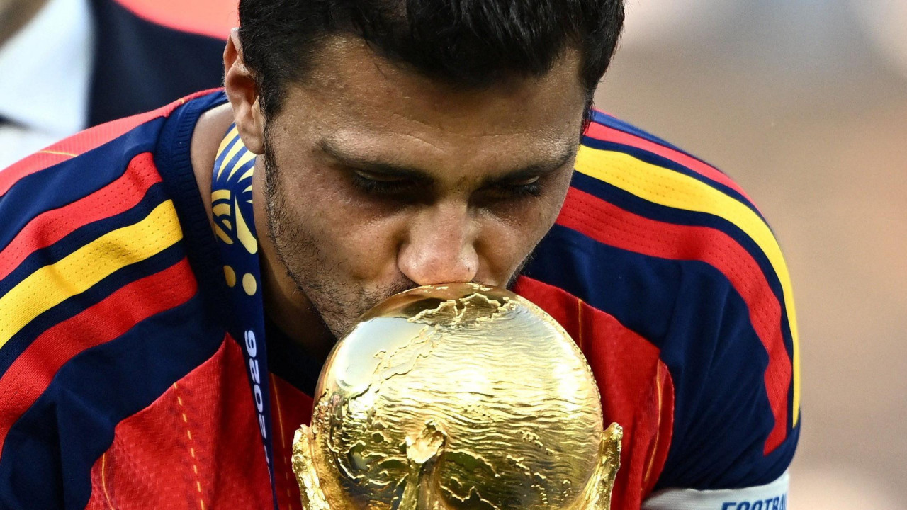 Rodri ljubi trofej prvaka Mundijala