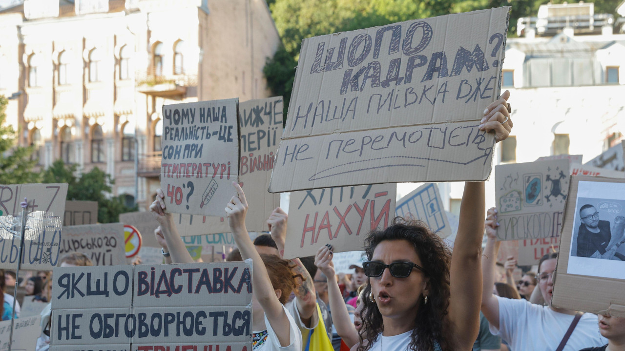velike demonstracije u ukrajini kao podrška smenjenom ministru odbrane