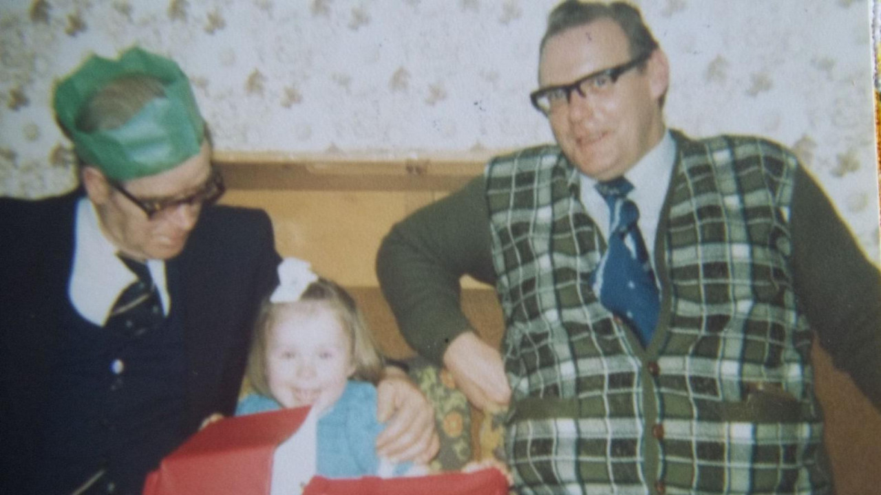 Entoni (desno) na porodičnoj proslavi Božića 1970-ih