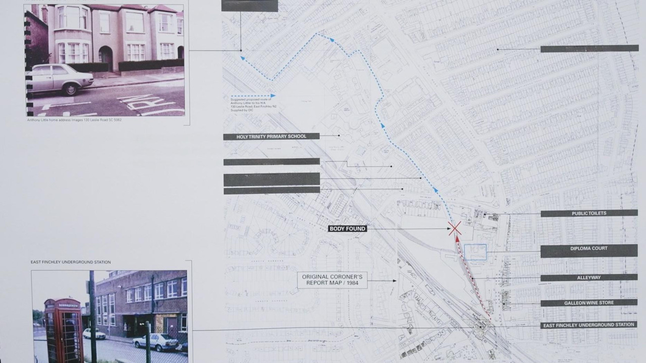 Originalna mrtvozornikova mapa iz 1984. godine, sa policijskim komentarima, obeležava mesto na kom je pronađeno Entonijevo telo 