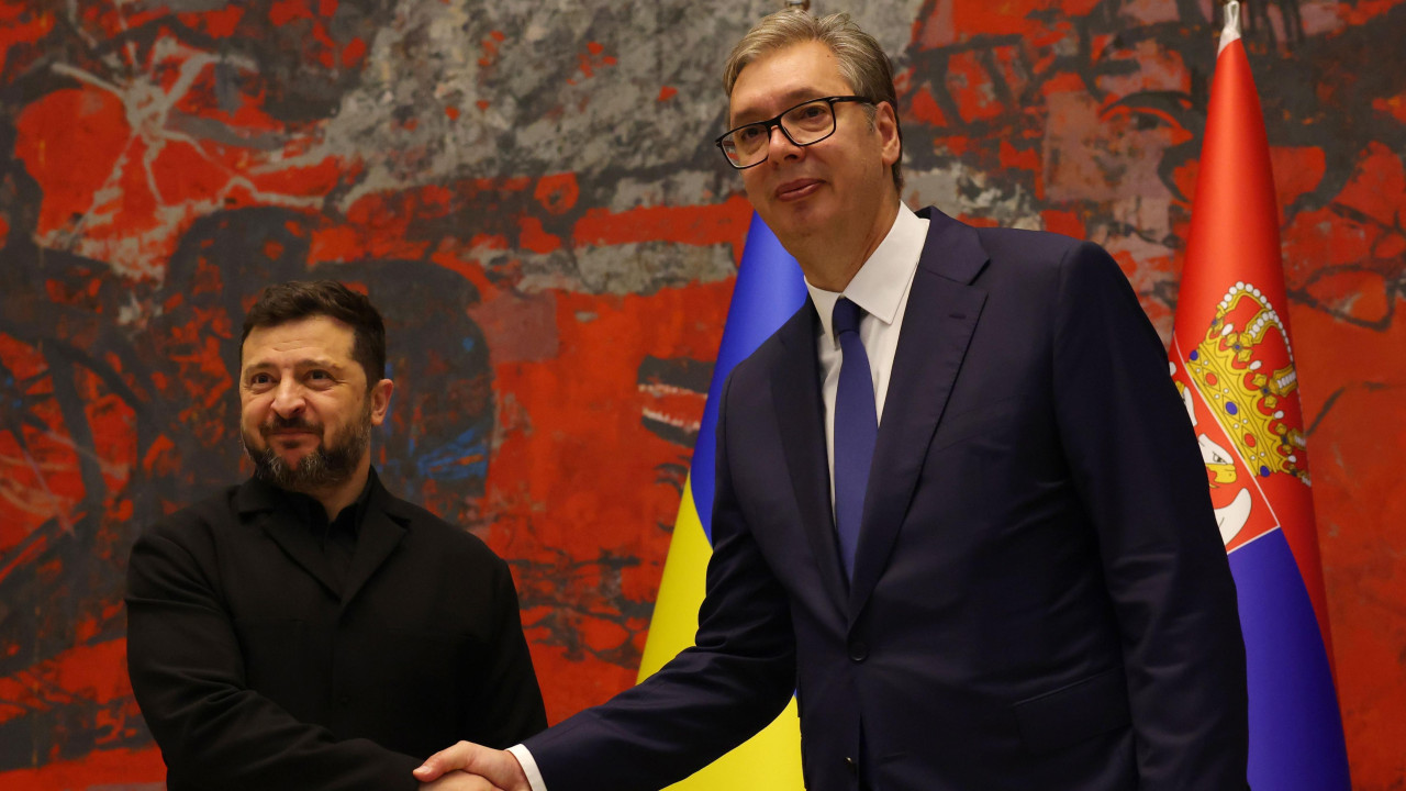 Dvojica predsednika se rukuju