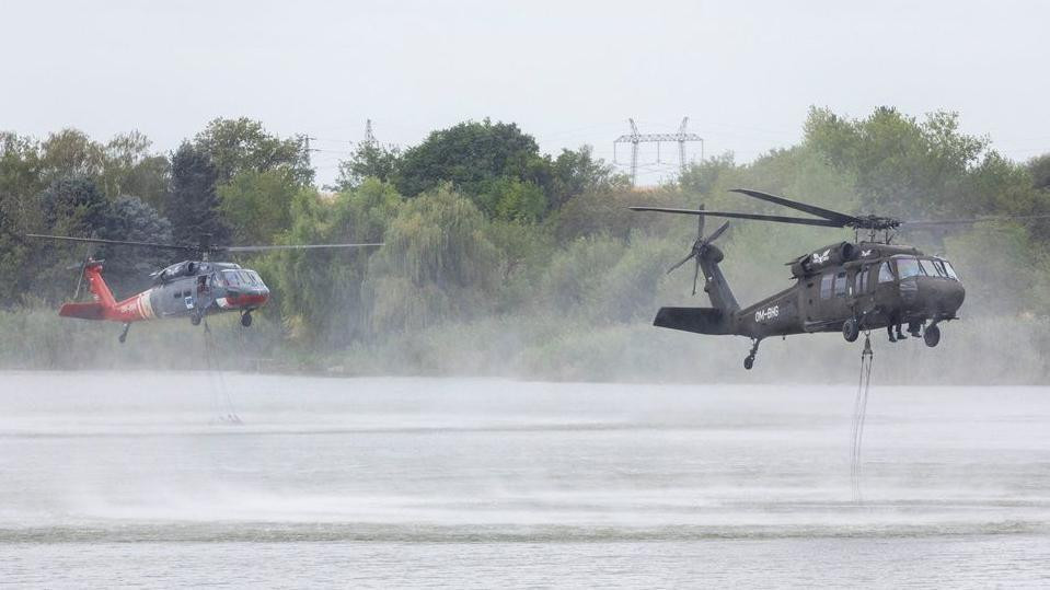 požar u deliblatskoj peščari, helikopteri gase požar