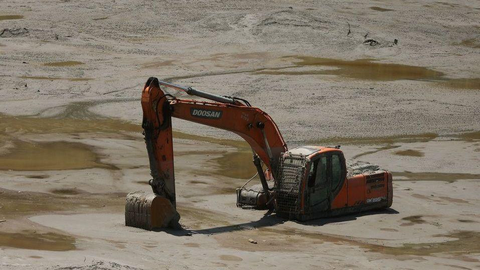 bager u Nepalu posle poplave 