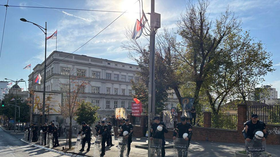 Špalir policje na ruti Prajda