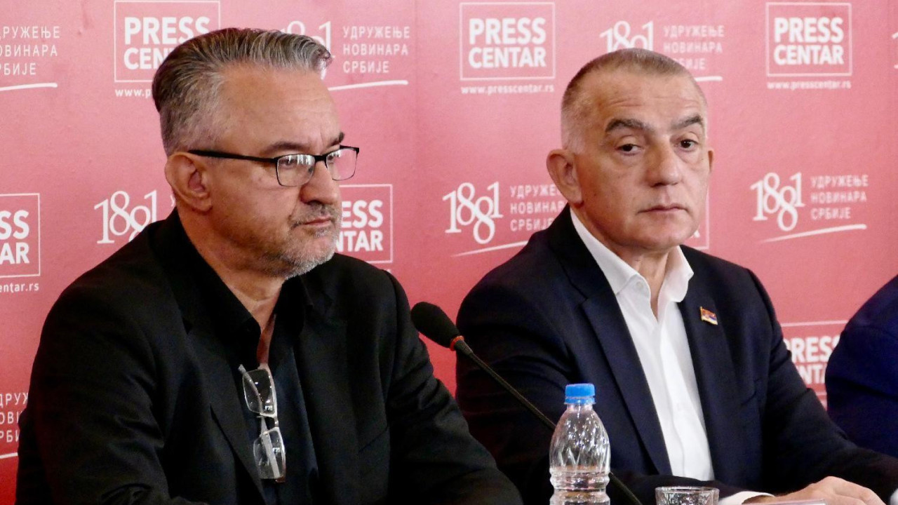 Darko Mladić i ministar pravde Srbije Nenad Vujić na konferenciji za novinare