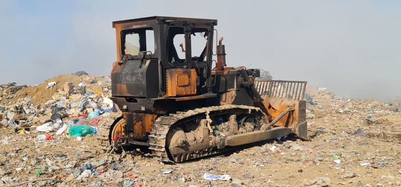 izgoreo buldozer
