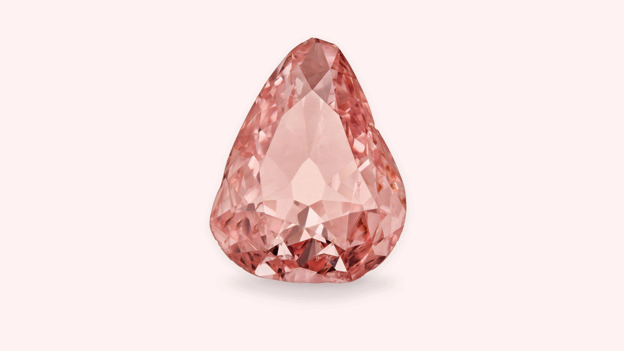 The Grande Conde diamond on a pink background