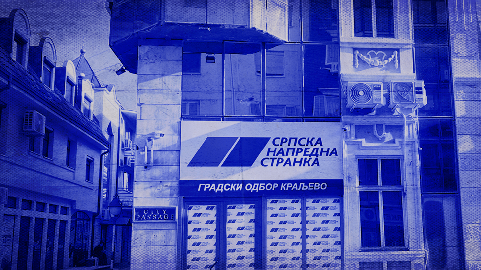 prostorije Srpske napredne stranke u Kraljevu slikane s ulice
