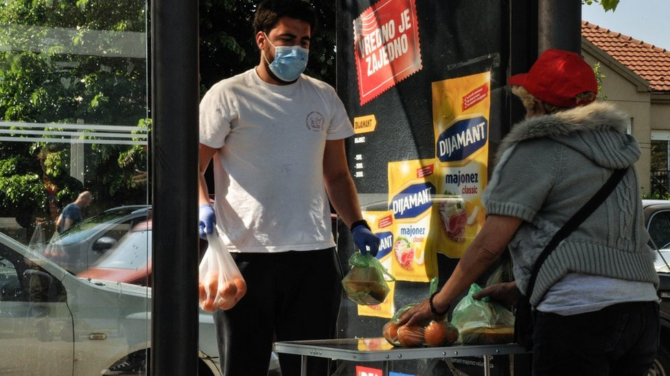 Aktivisti Solidarne kuhinje svakodnevno kuvaju i raznose hranu u različite delove Beograda