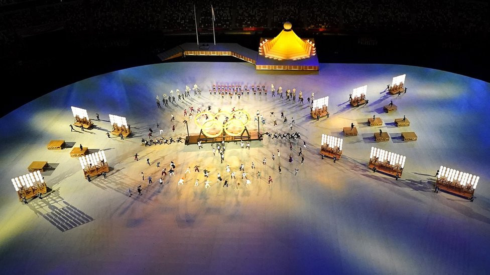 Vo vremя ceremonii otkrыtiя