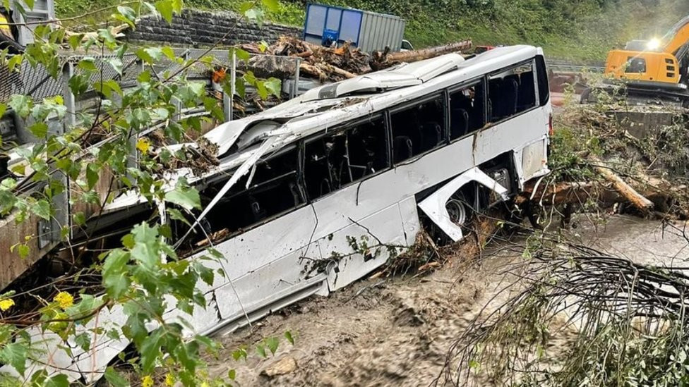 U autobusu uništenom u poplavama u Dientenu bilo je samo nekoliko putnika