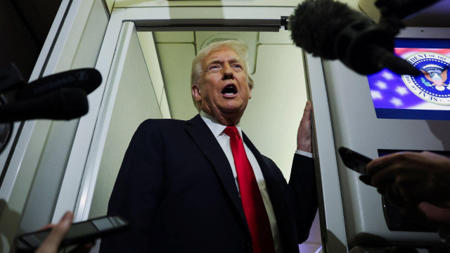 donald tramp u avionu