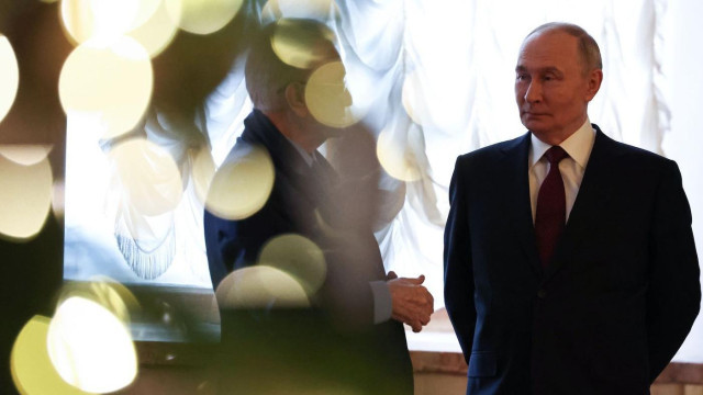 Vladimir Putin, predsednik Rusije, iza jelke