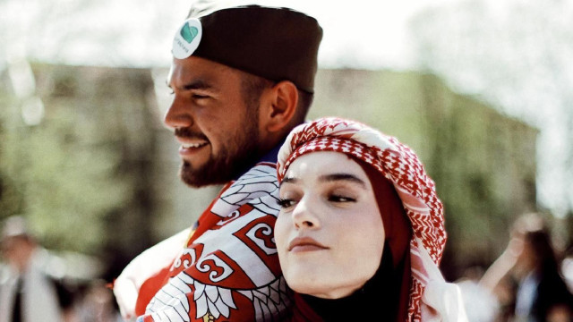 
                    Studenti Sava iz Ćuprije i Nadija iz Novog Pazara na studentskom protestu u Kraljevu 16. aprila 2025. - za ovu fotografiju nagrađen je Irfan Ličina u kategoriji Život
   