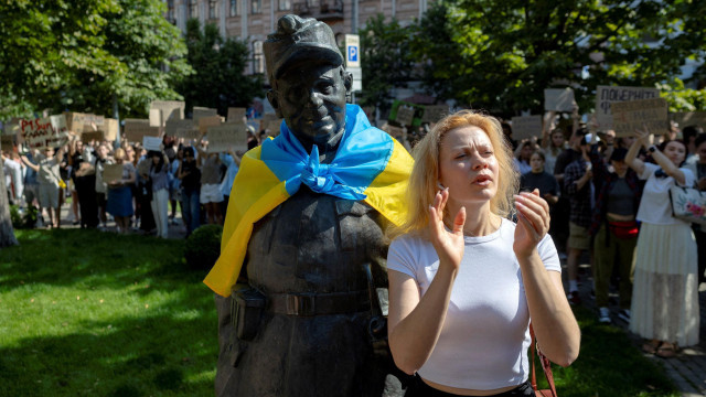 protest u ukrajini zbog smene ministra odbrane